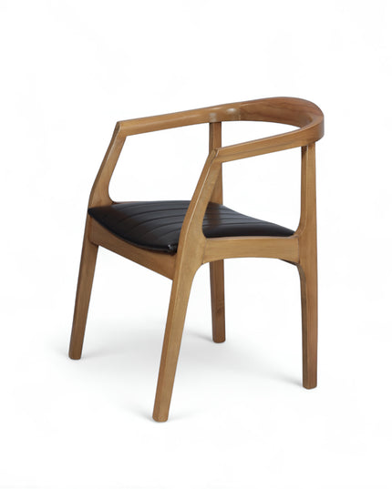 Modern Scandinavian-style dining chair with curved solid wood frame and black upholstered leather seat – ideal for contemporary home interiors, dining rooms, or stylish restaurants
