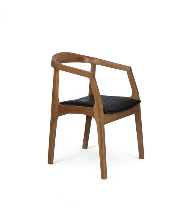 Modern Scandinavian-style dining chair with curved solid wood frame and black upholstered leather seat – ideal for contemporary home interiors, dining rooms, or stylish restaurants