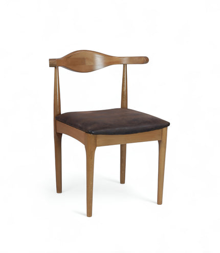 Mid-century modern wooden dining chair with sculpted backrest and brown leather seat cushion — ideal for vintage-inspired interiors, dining rooms, and boutique cafes.