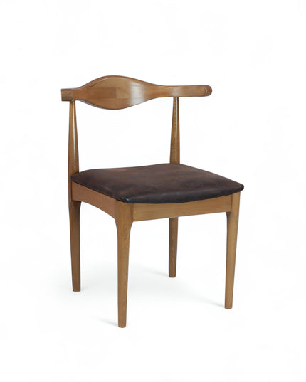 Mid-century modern wooden dining chair with sculpted backrest and brown leather seat cushion — ideal for vintage-inspired interiors, dining rooms, and boutique cafes.