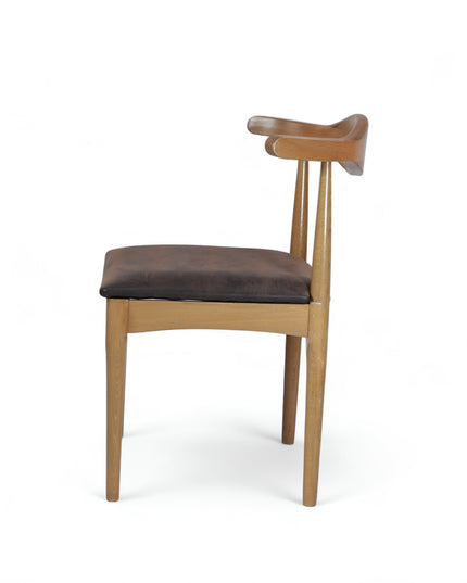 Mid-century modern wooden dining chair with sculpted backrest and brown leather seat cushion — ideal for vintage-inspired interiors, dining rooms, and boutique cafes.
