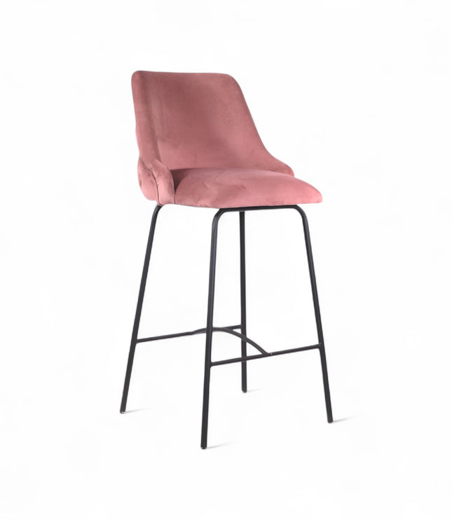 Modern bar stool with a high backrest and seat upholstered in blush pink velvet, featuring button-tufted detailing and slim black metal legs with a built-in footrest, ideal for kitchen islands or contemporary bar spaces