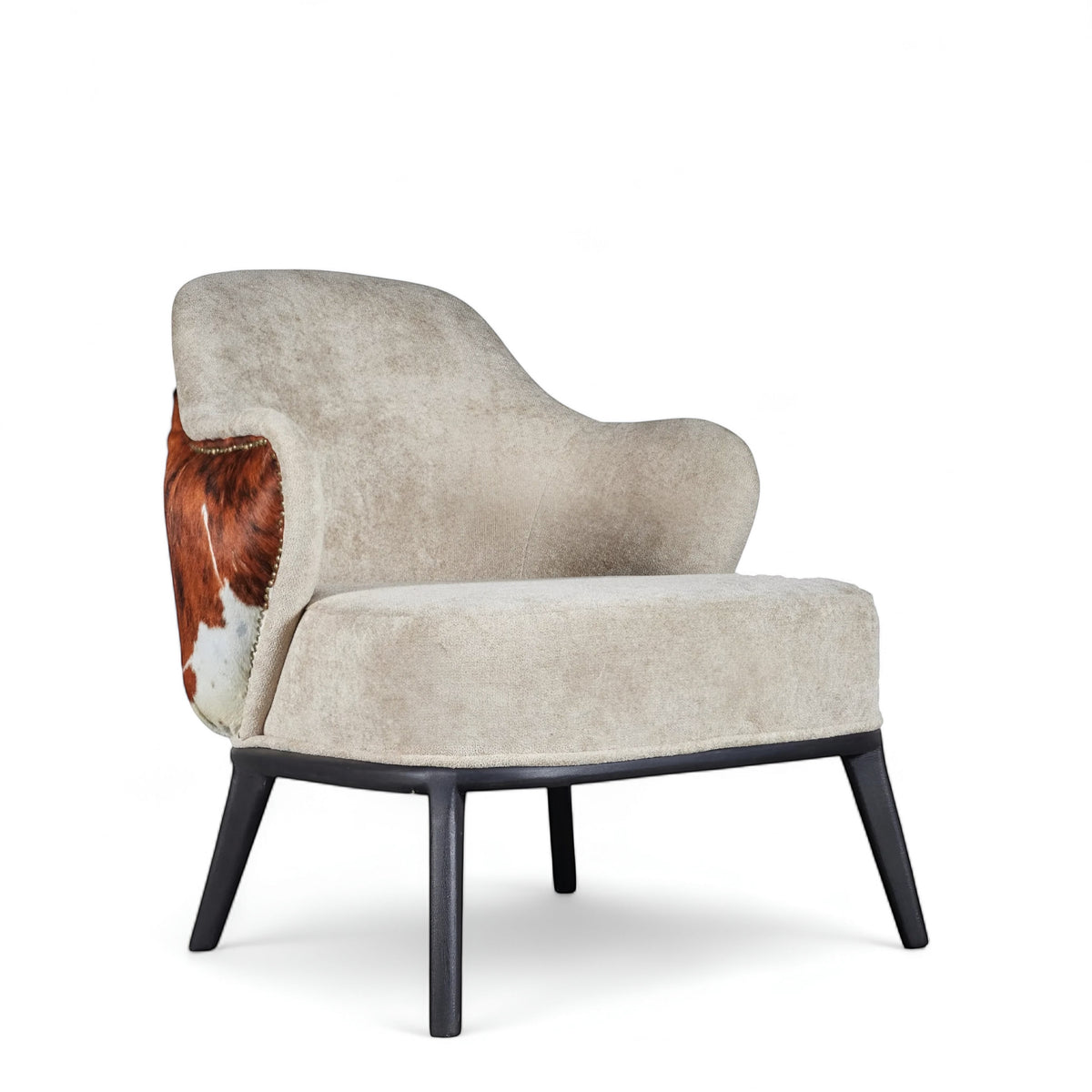 Front angled view of the Vaya Home Kalv accent chair with beige upholstery, curved silhouette, brown cowhide side detail, and black legs.